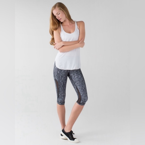 Lululemon Drop It Like It's Hot Crop Leggings Dramatic Static White Black Size 4 - Picture 1 of 8